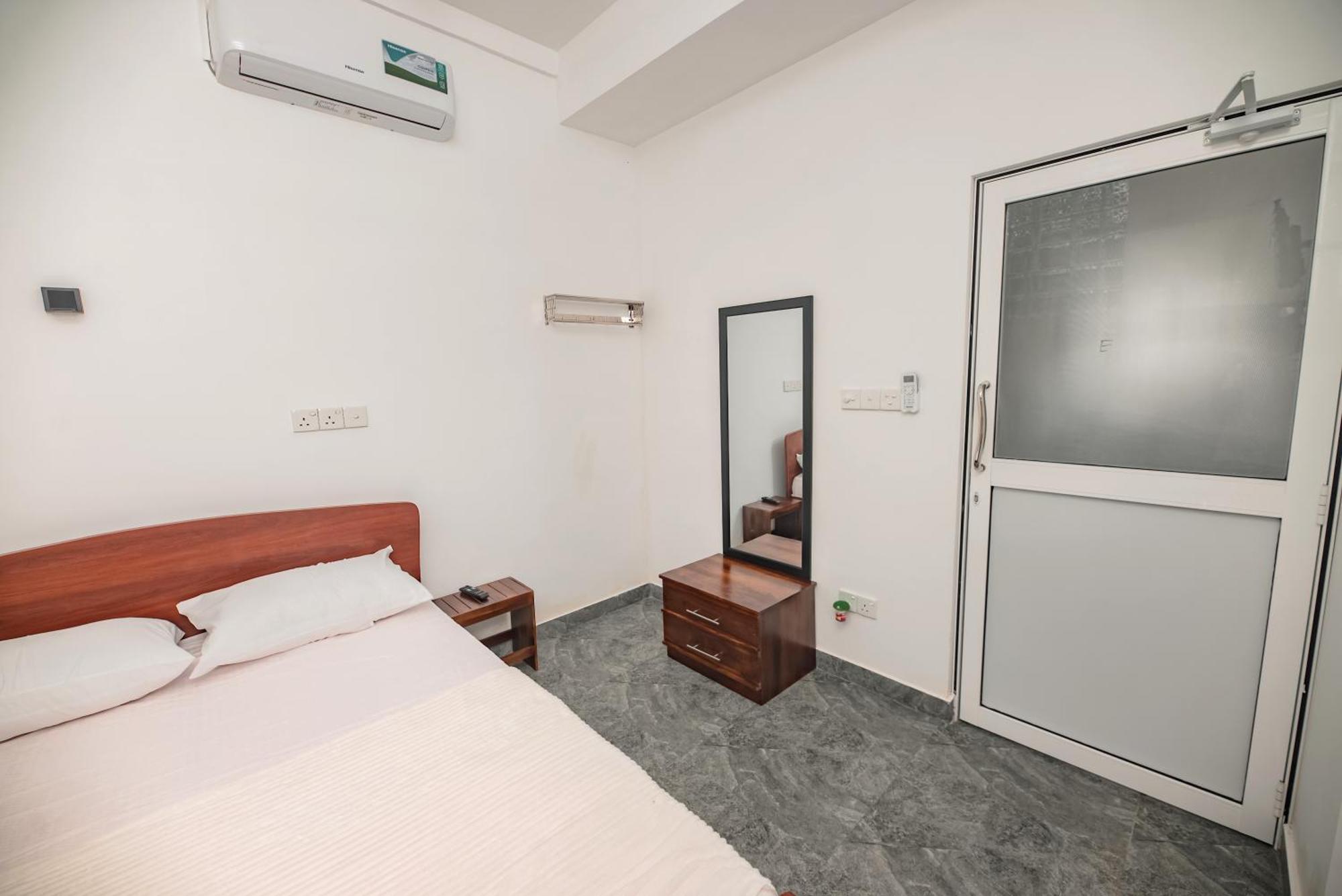 Nnr Wattala Hotel Ngoại thất bức ảnh