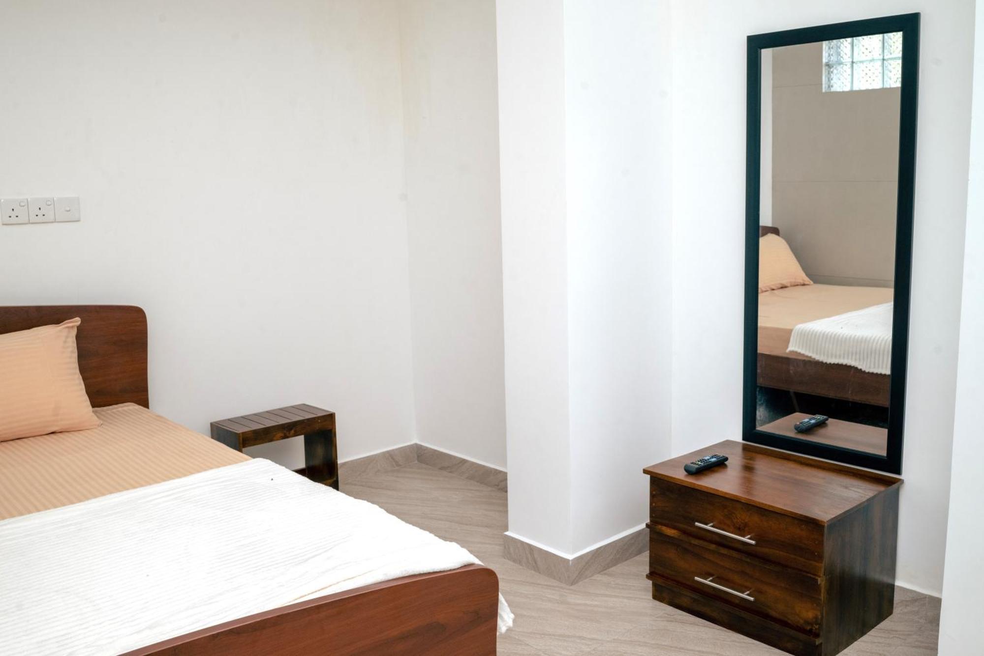 Nnr Wattala Hotel Ngoại thất bức ảnh